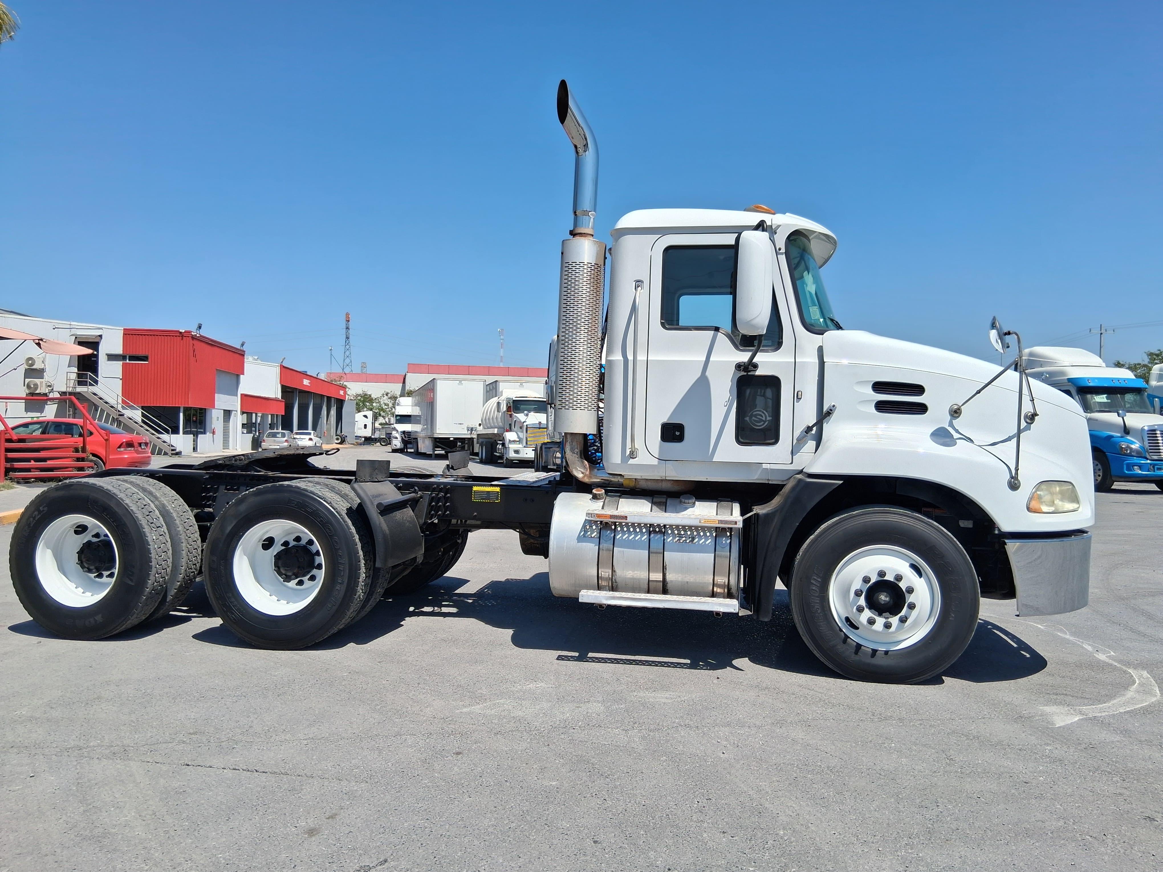 Mack CXU 613 Daycab